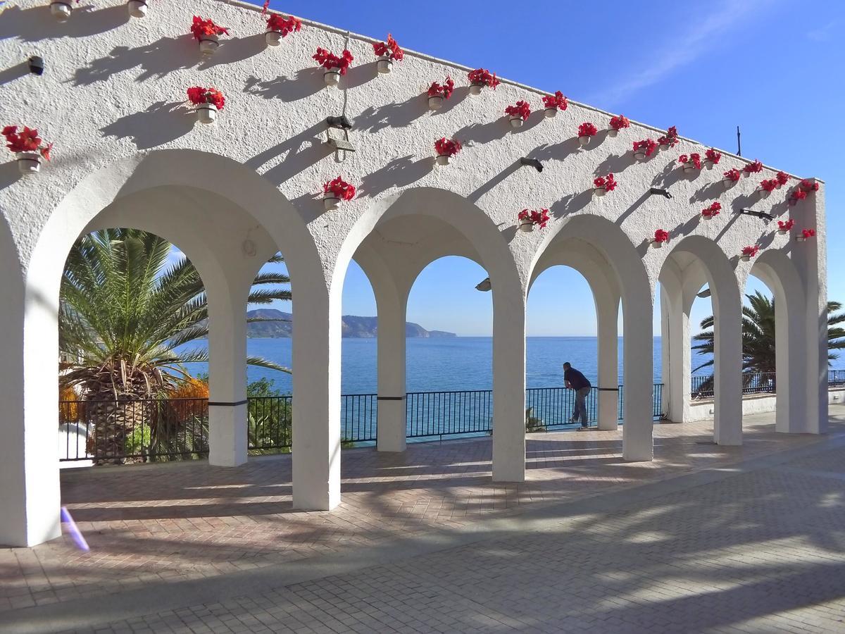 Burriana Front Line Apartment Nerja Exterior photo