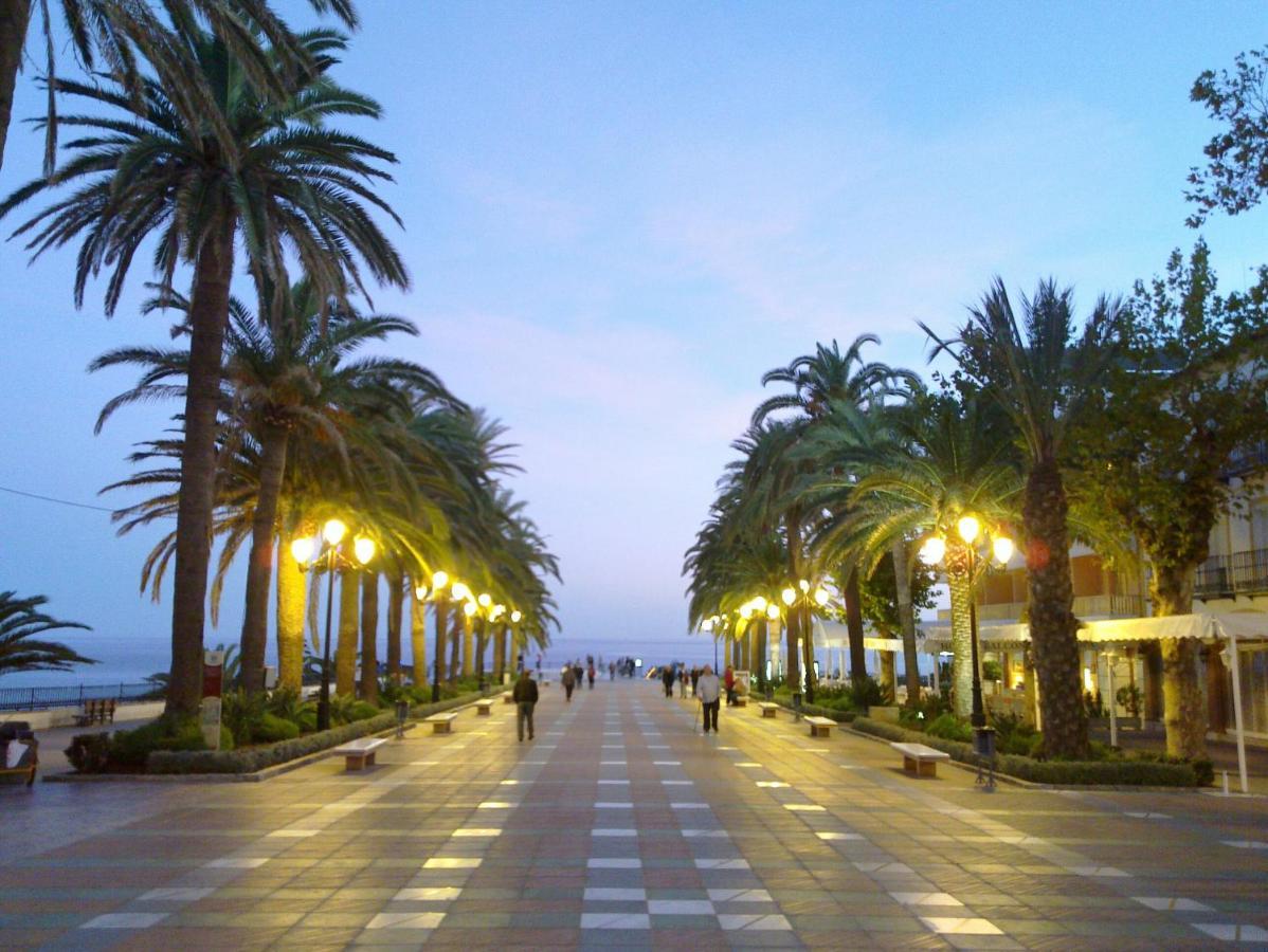 Burriana Front Line Apartment Nerja Exterior photo